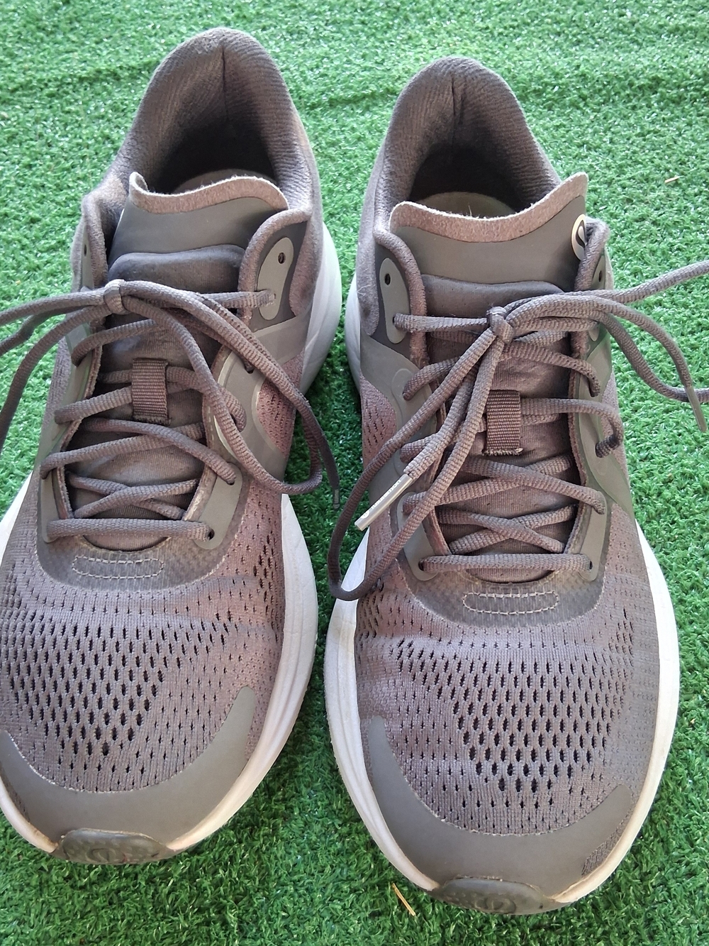 Men's Athletic Running Shoes in Taupe Gray